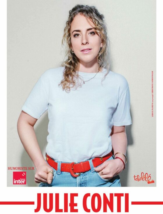 Julie Conti est aussi chroniqueuse tous les vendredis dans la Bande originale de Nagui sur France Inter.