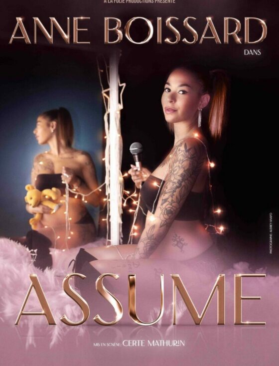 Avec un humour tranchant, elle démystifie ces sujets souvent délicats, invitant le public à rire autant de la vie que d'eux-mêmes.