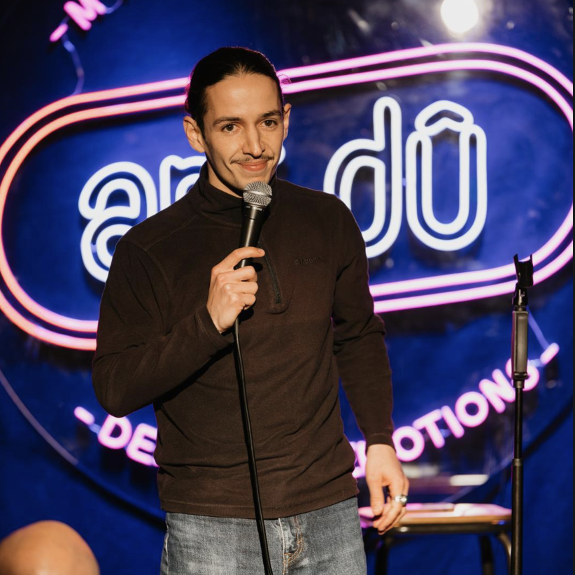 Zouz professeur de stand up à l'art Du